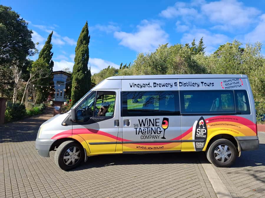 Waiheke Island: Sip and Savor 3 Vineyards Tour with Lunch - At a glance
