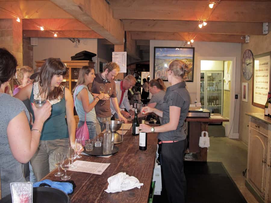 Waiheke Island Wine Tours - PREMIUM Wines - Max 11 clients ! - A scenic hour through Waiheke Island